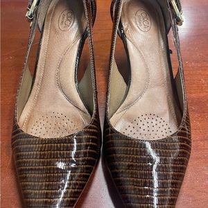 Circa Joan & David kitten heels